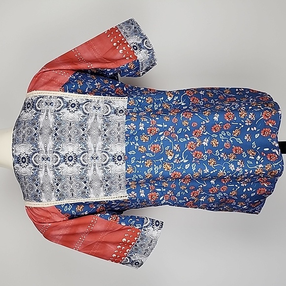 ⭐️3/ $30⭐️ Made with ❤️ Boho Chic Red Blue Floral Half Sleeves Top Size M - Picture 3 of 12